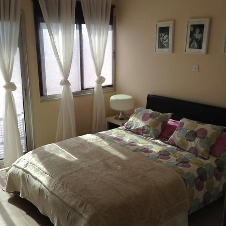 Zavos Colours Boutique Apartments Лимасол Стая снимка