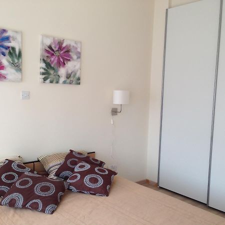 Zavos Colours Boutique Apartments Лимасол Стая снимка