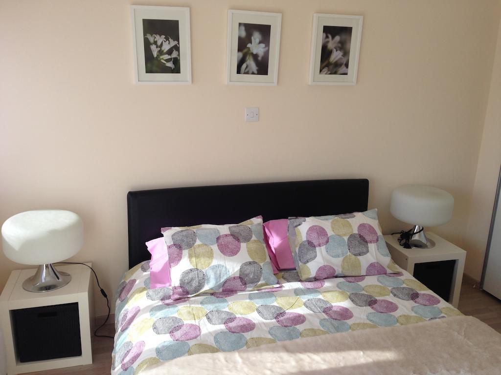 Zavos Colours Boutique Apartments Лимасол Стая снимка