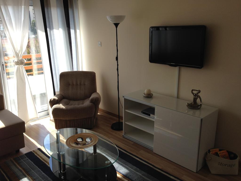 Zavos Colours Boutique Apartments Лимасол Стая снимка