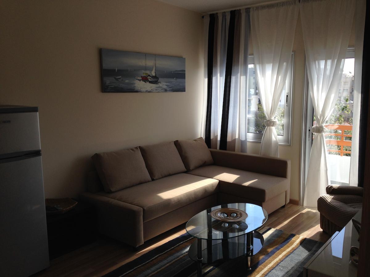 Zavos Colours Boutique Apartments Лимасол Стая снимка
